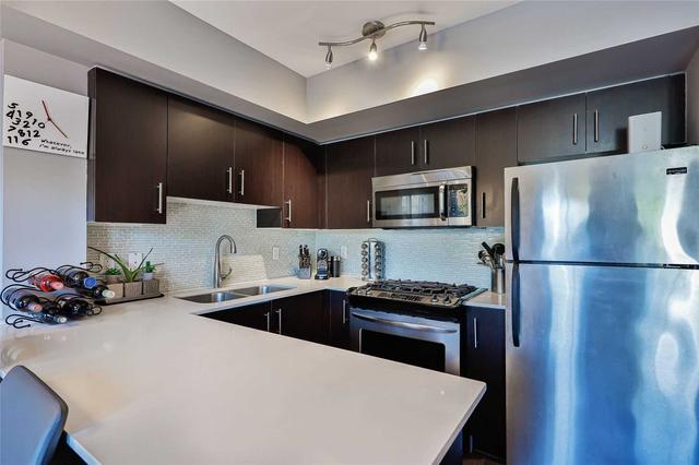 th 22 - 93 The Queensway, Townhouse with 2 bedrooms, 2 bathrooms and 1 parking in Toronto ON | Image 3