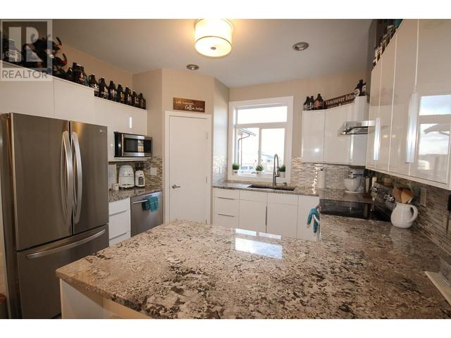 1829 83 Avenue, House detached with 5 bedrooms, 3 bathrooms and 2 parking in Dawson Creek BC | Image 4