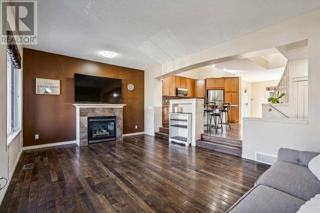 2065 New Brighton Gardens Se, House detached with 3 bedrooms, 3 bathrooms and 3 parking in Calgary AB | Image 2