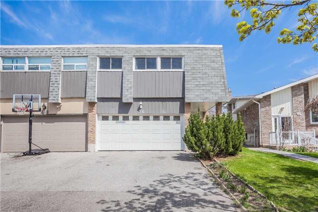 36 Revlis Cres, House semidetached with 4 bedrooms, 3 bathrooms and 2 parking in Toronto ON | Image 1
