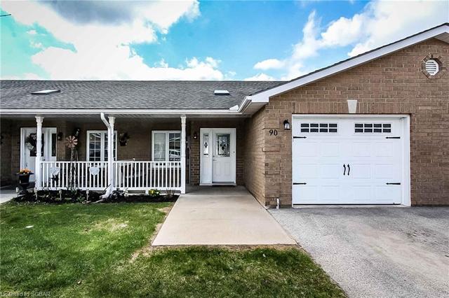 90 Meadow Lane, House attached with 2 bedrooms, 1 bathrooms and 2 parking in Wasaga Beach ON | Image 1