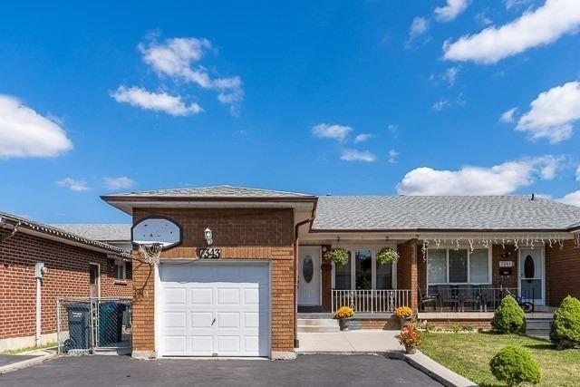 7343 Sigsbee Dr, House semidetached with 4 bedrooms, 3 bathrooms and 4 parking in Mississauga ON | Image 1