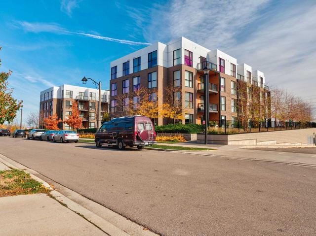 412 - 210 Sabina Dr, Condo with 3 bedrooms, 3 bathrooms and 1 parking in Oakville ON | Card Image