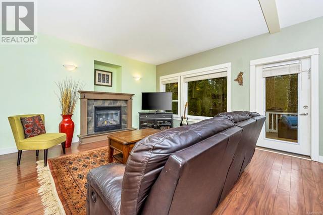 2328 Chilco Rd, House detached with 4 bedrooms, 3 bathrooms and 3 parking in View Royal BC | Image 10