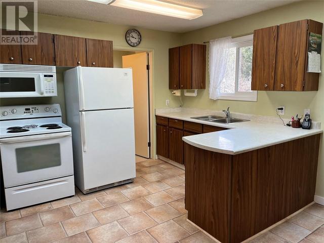 434 Oak Avenue, House detached with 3 bedrooms, 1 bathrooms and 6 parking in Sicamous BC | Image 12