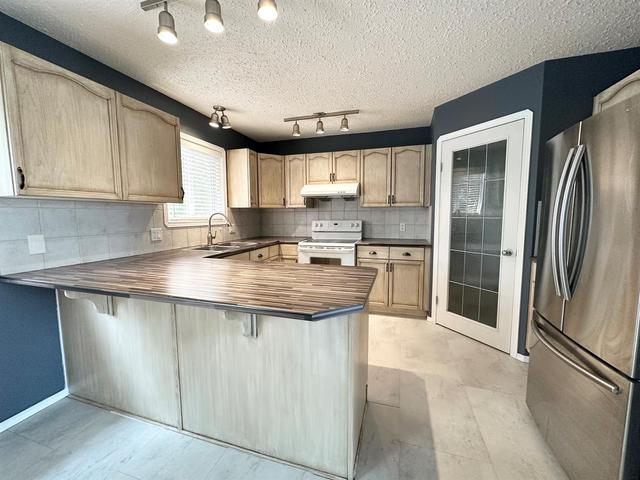 37 Park Circle, House detached with 6 bedrooms, 3 bathrooms and 4 parking in Whitecourt AB | Image 6
