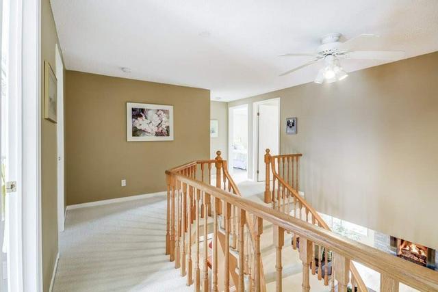 29 Valley Cres, House detached with 4 bedrooms, 3 bathrooms and 4 parking in Aurora ON | Image 8