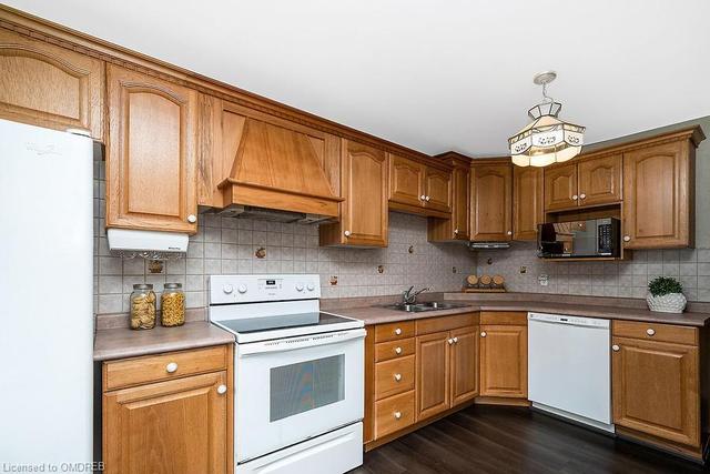 682 Mccoll Court, House semidetached with 3 bedrooms, 1 bathrooms and 4 parking in Milton ON | Image 11