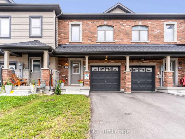 21 Deneb St, House attached with 3 bedrooms, 3 bathrooms and 2 parking in Barrie ON | Image 1