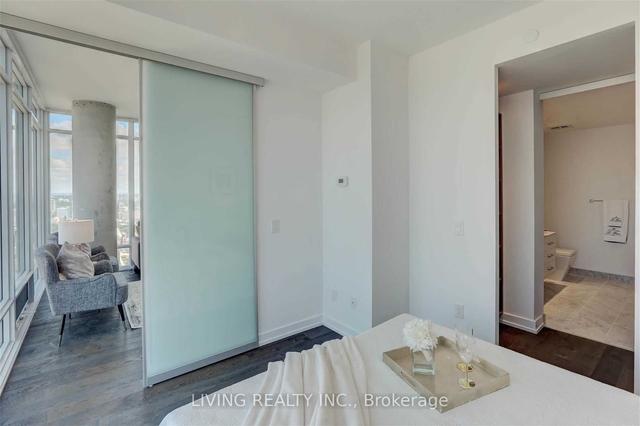 2516 - 488 University Ave, Condo with 3 bedrooms, 2 bathrooms and 0 parking in Toronto ON | Image 23