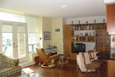 101 - 35 Boardwalk Dr, Condo with 2 bedrooms, 2 bathrooms and 1 parking in Toronto ON | Image 3