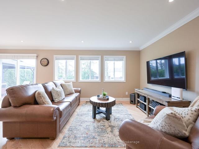 124 Kingsview Dr, House detached with 5 bedrooms, 4 bathrooms and 8 parking in Caledon ON | Image 2