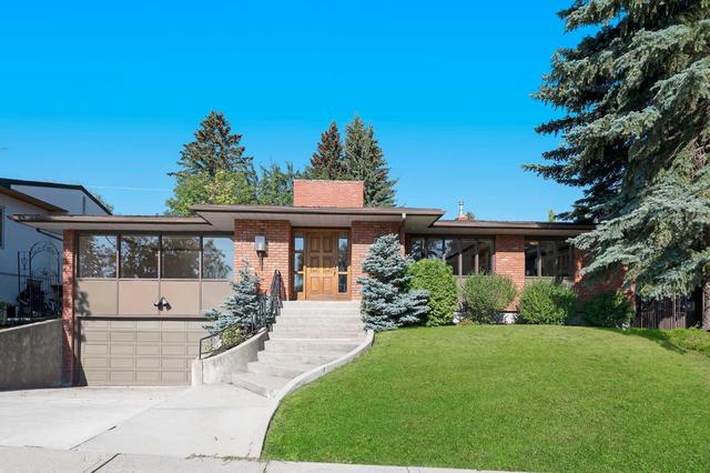 241 Wildwood Drive Sw, House detached with 3 bedrooms, 2 bathrooms and 2 parking in Calgary AB | Image 1