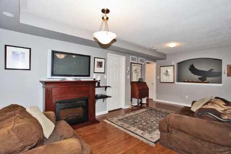 1 - 575 Dundas St W, Townhouse with 2 bedrooms, 2 bathrooms and 2 parking in Mississauga ON | Image 3
