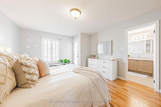 1015 Donnelly St, House semidetached with 4 bedrooms, 4 bathrooms and 4 parking in Milton ON | Image 13
