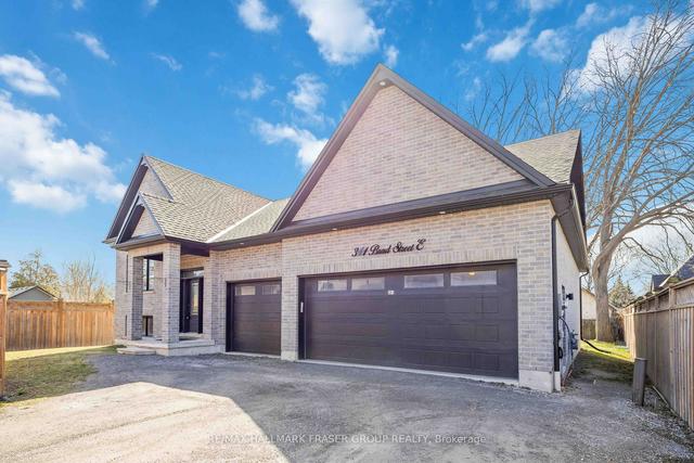 341 Bond St E, House detached with 2 bedrooms, 4 bathrooms and 11 parking in Oshawa ON | Image 12