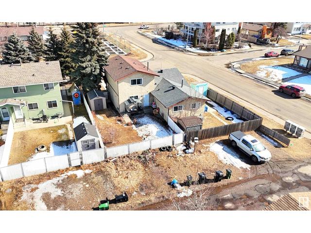 2510 78 St Nw, House semidetached with 4 bedrooms, 2 bathrooms and null parking in Edmonton AB | Image 2