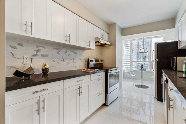 1505 - 400 Webb Dr, Condo with 2 bedrooms, 2 bathrooms and 1 parking in Mississauga ON | Image 8