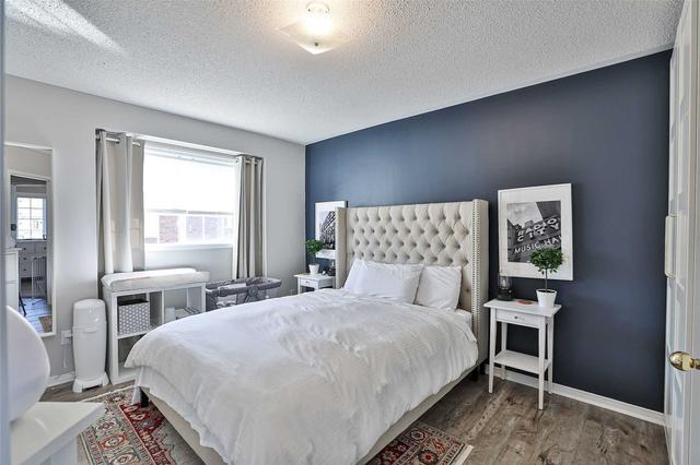 50 Viceroy Cres, House semidetached with 3 bedrooms, 1 bathrooms and 3 parking in Brampton ON | Image 2