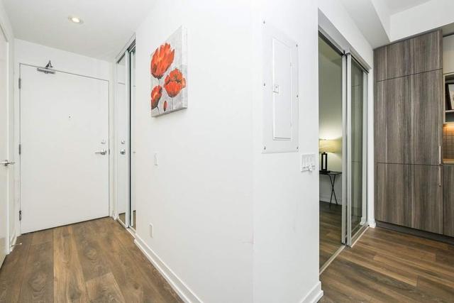 5808 - 5 Buttermill Ave, Condo with 1 bedrooms, 2 bathrooms and 1 parking in Vaughan ON | Image 5