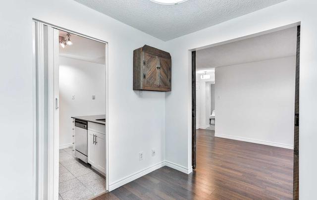 902 - 120 St. Patrick St, Condo with 2 bedrooms, 1 bathrooms and 0 parking in Toronto ON | Image 3