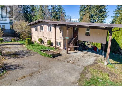 2213 Lakeview Drive, House detached with 2 bedrooms, 2 bathrooms and 2 parking in Columbia Shuswap C BC | Card Image