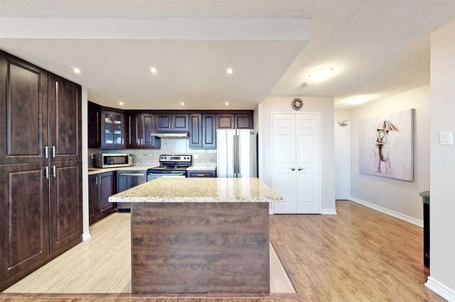 sp03 - 3700 Kaneff Cres, Condo with 2 bedrooms, 2 bathrooms and 2 parking in Mississauga ON | Image 4