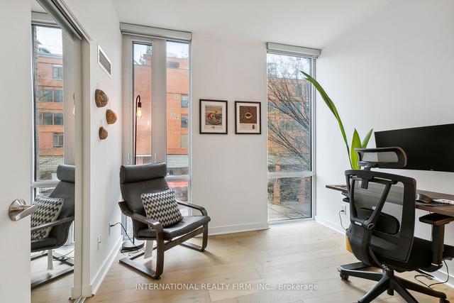 207 - 3 Market St, Condo with 2 bedrooms, 1 bathrooms and 0 parking in Toronto ON | Image 6