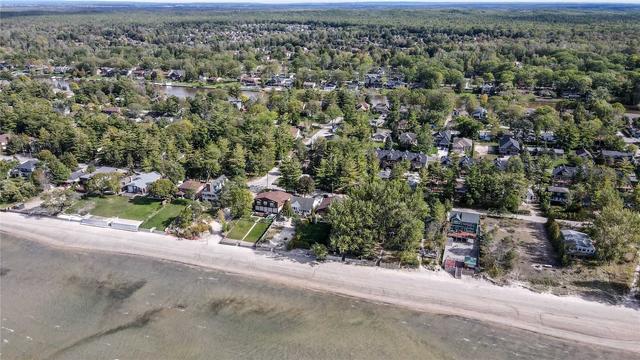 68 Edgewater Rd, House detached with 2 bedrooms, 2 bathrooms and 8 parking in Wasaga Beach ON | Image 1