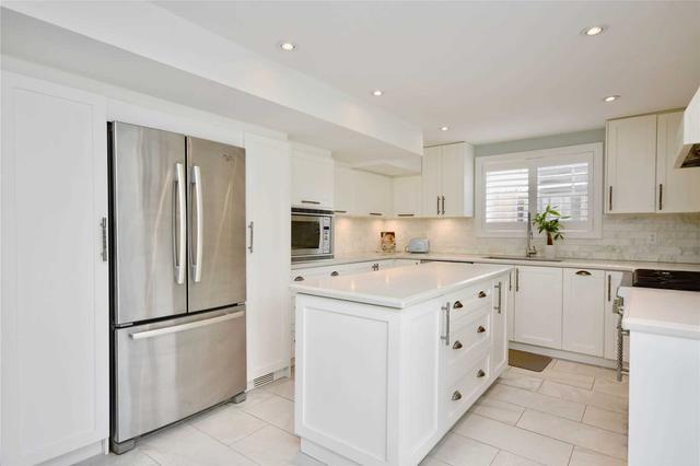13 Columbia Rd, House detached with 3 bedrooms, 2 bathrooms and 6 parking in Barrie ON | Image 6