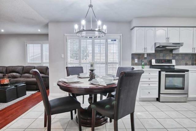 27 Trudelle Cres, House detached with 4 bedrooms, 4 bathrooms and 4 parking in Brampton ON | Image 2