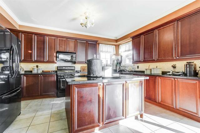80 Succession Cres, House detached with 4 bedrooms, 4 bathrooms and 4 parking in Barrie ON | Image 3