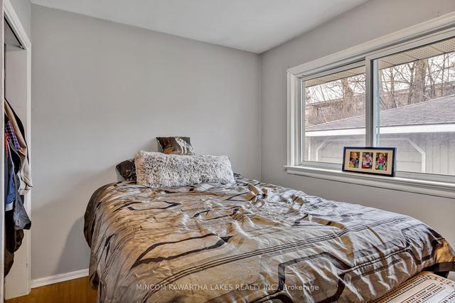 835 Sherbrooke St, House detached with 3 bedrooms, 2 bathrooms and 5 parking in Peterborough ON | Image 13