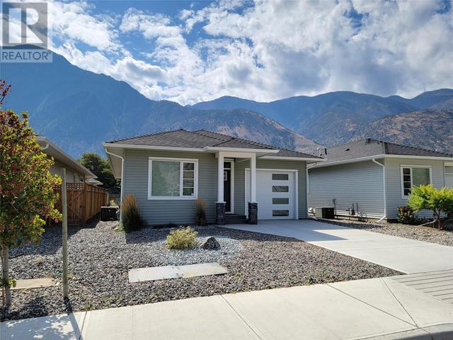 397 10th Avenue, House detached with 3 bedrooms, 2 bathrooms and 2 parking in Okanagan Similkameen G BC | Image 2