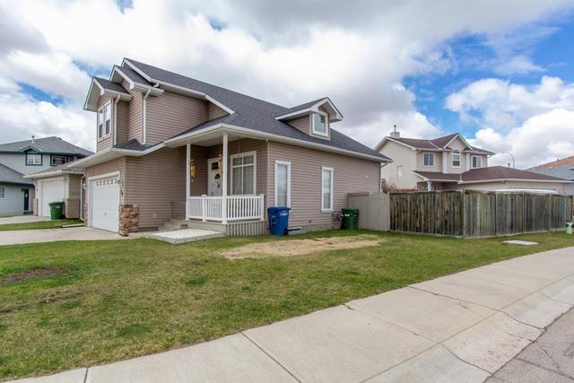 32 Willowbrook Bay Nw, House detached with 3 bedrooms, 2 bathrooms and 4 parking in Airdrie AB | Image 6
