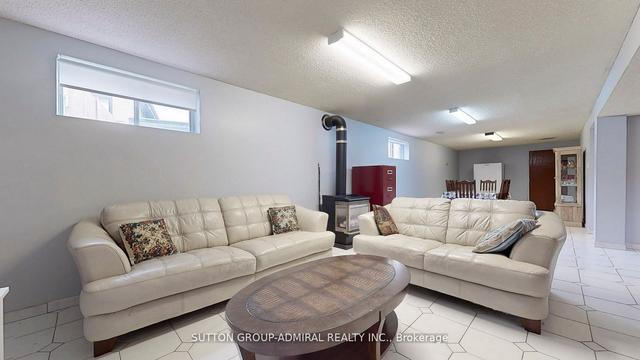 22 Secroft Cres, House detached with 3 bedrooms, 2 bathrooms and 8 parking in Toronto ON | Image 11