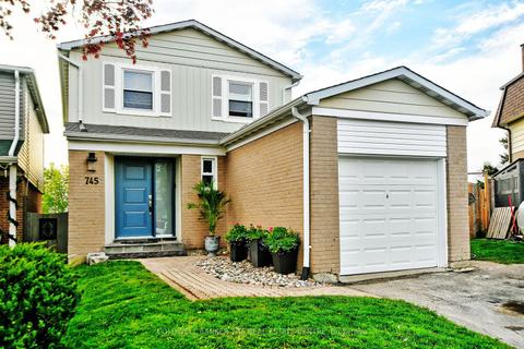 745 Pam Cres, Newmarket, ON, L3Y5B7 | Card Image