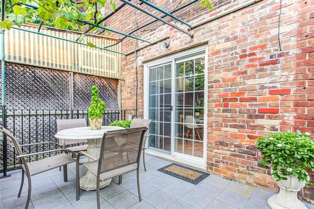 984 Ossington Ave, House semidetached with 3 bedrooms, 2 bathrooms and 2 parking in Toronto ON | Image 22