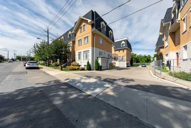 130 - 390 Hopewell Ave, Townhouse with 1 bedrooms, 2 bathrooms and 1 parking in Toronto ON | Image 32