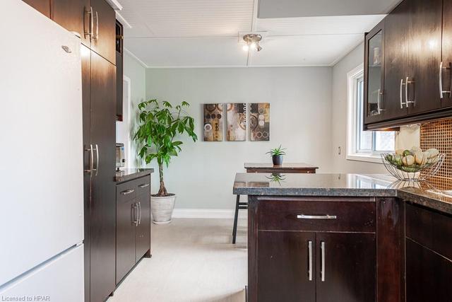 222 Elgin Crescent, House semidetached with 3 bedrooms, 2 bathrooms and null parking in Stratford ON | Image 17