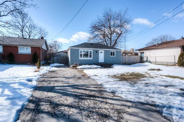 546 Mohawk Rd E, House detached with 3 bedrooms, 1 bathrooms and 5 parking in Hamilton ON | Image 1