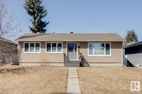 10644 59 St Nw, House detached with 4 bedrooms, 2 bathrooms and 5 parking in Edmonton AB | Card Image