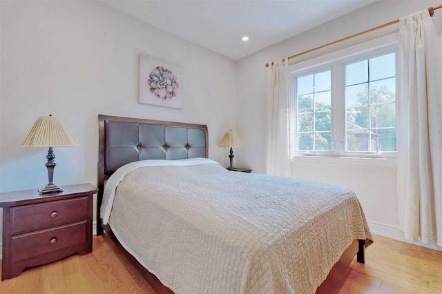 556 Davisville Ave, House detached with 3 bedrooms, 2 bathrooms and 2 parking in Toronto ON | Image 4