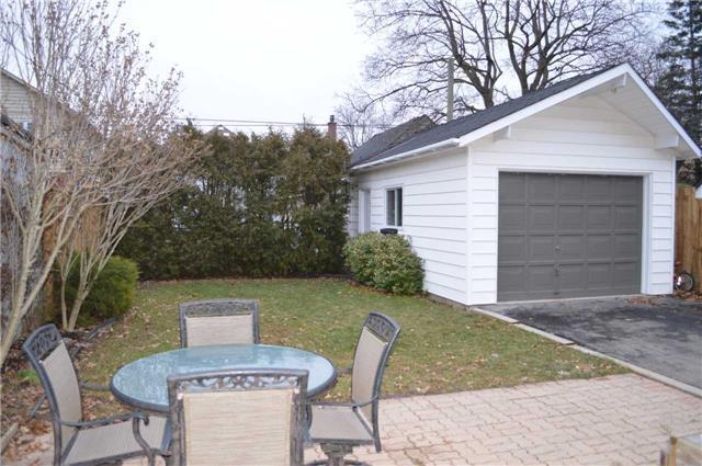 80 Parkside Dr, House detached with 3 bedrooms, 2 bathrooms and 3 parking in Hamilton ON | Image 2