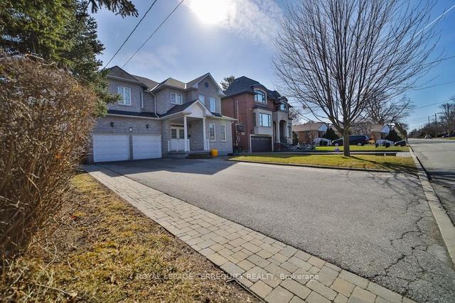 111 Brighton Ave, House detached with 4 bedrooms, 5 bathrooms and 8 parking in Toronto ON | Image 23