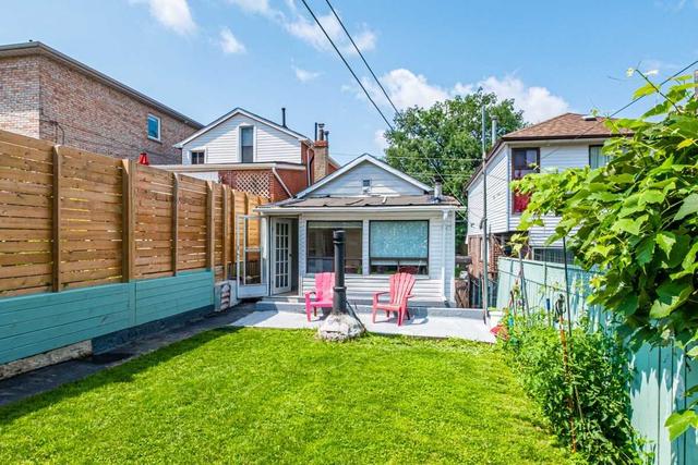 561 Northcliffe Blvd, House detached with 3 bedrooms, 2 bathrooms and 1 parking in Toronto ON | Image 19