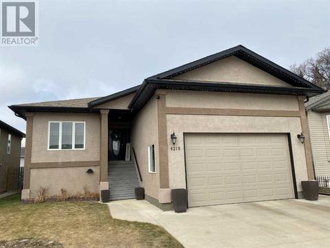 4218 56 Street, House detached with 5 bedrooms, 3 bathrooms and 4 parking in Taber AB | Card Image