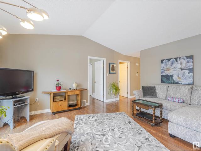 5 - 13217 155 Av Nw, House semidetached with 3 bedrooms, 2 bathrooms and 2 parking in Edmonton AB | Image 9