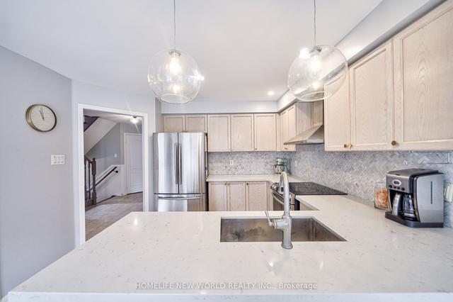 368 Gilpin Dr, House semidetached with 4 bedrooms, 3 bathrooms and 4 parking in Newmarket ON | Image 6