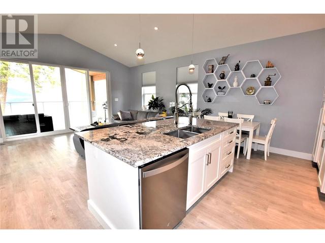 26 Lakeshore Drive, House detached with 3 bedrooms, 3 bathrooms and 8 parking in Vernon BC | Image 10